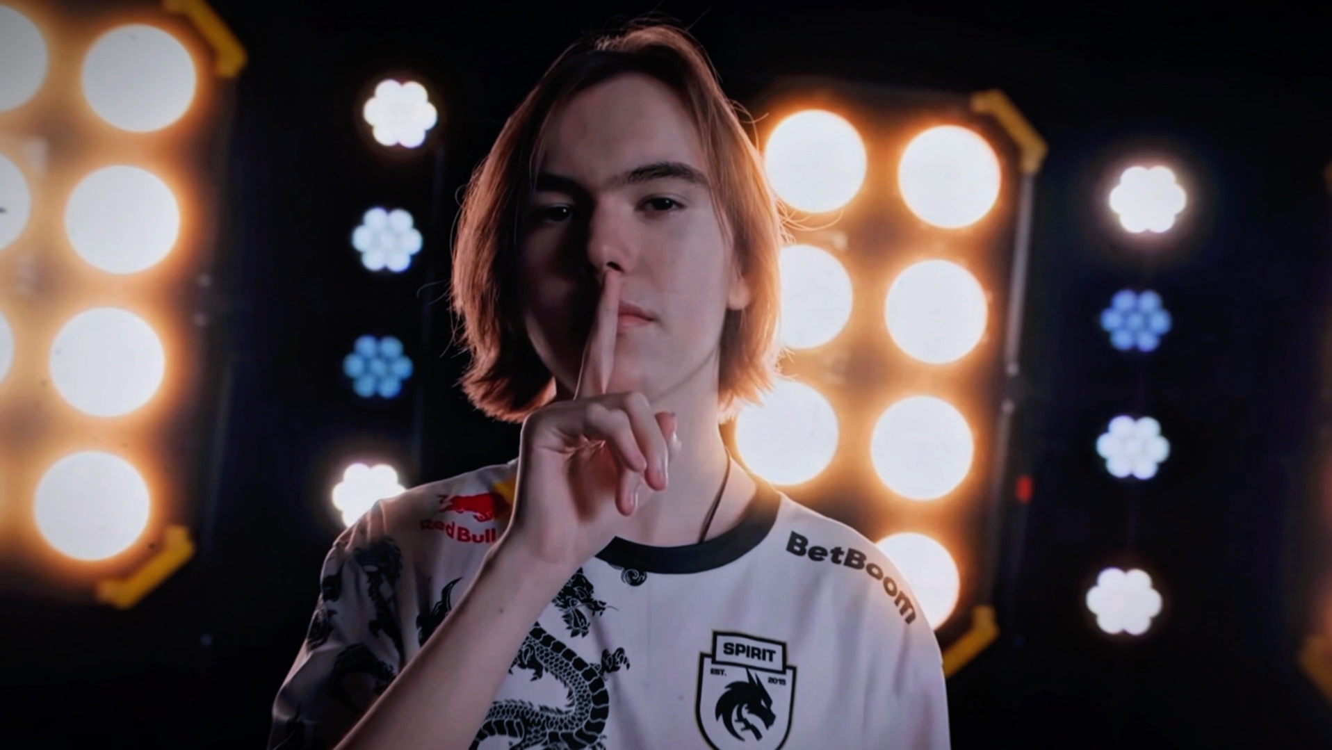 Yagao ：现在才2000杀有点慢了 希望队友多让点头给我