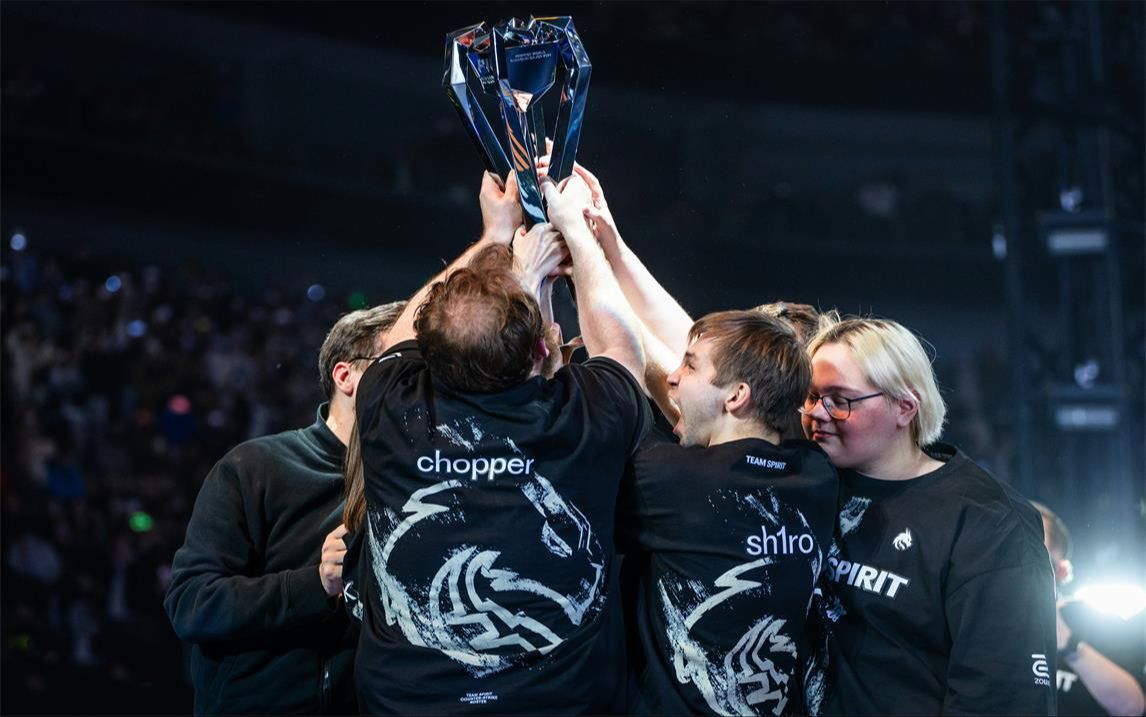 BLG实力太强了！水晶哥：Xun在苦笑 这个联赛冠军对他们来讲太简单了